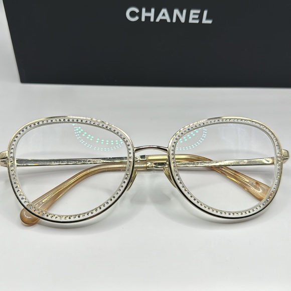 Gold CHANEL glasses with diamonds - Picture 4 of 6